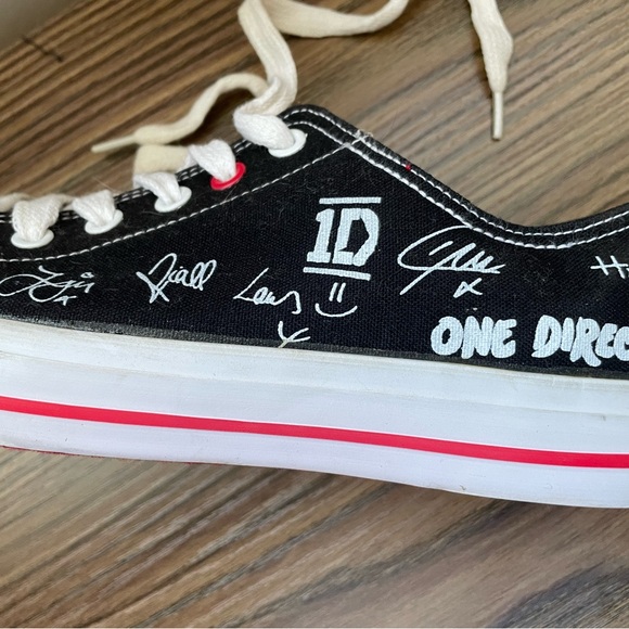 One Direction 1D low Cut Shoes With Signatures Size 9 - Picture 6 of 6